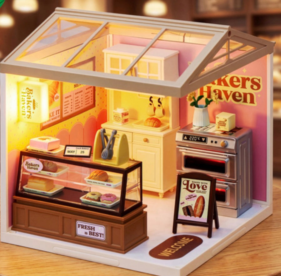 Mini Brands Mini Spaces Collection Mystery Capsule by ZURU (Styles Vary)